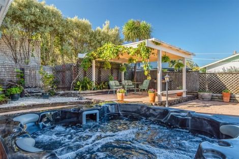 Photo of property in 5 Karaka Street, Helensville, 0800