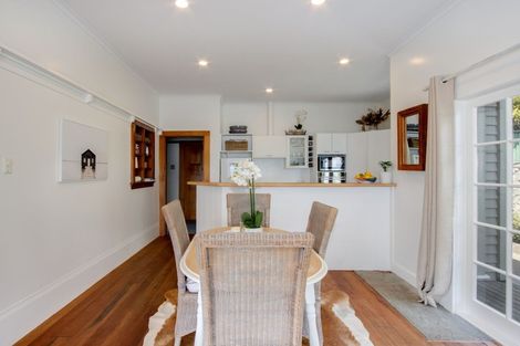 Photo of property in 18 Milton Terrace, Hospital Hill, Napier, 4110