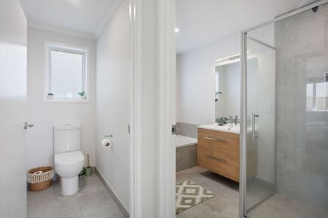 Photo of property in 9 Whata Street, Clarks Beach, 2122