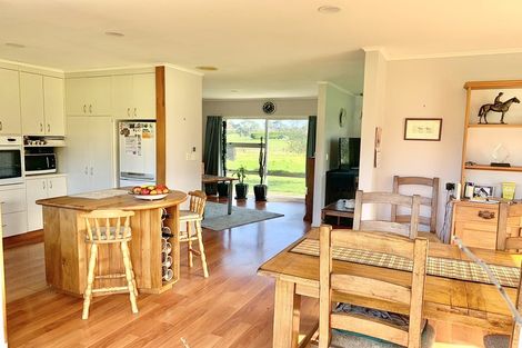 Photo of property in 28 Leeton Drive, Waipukurau, 4200