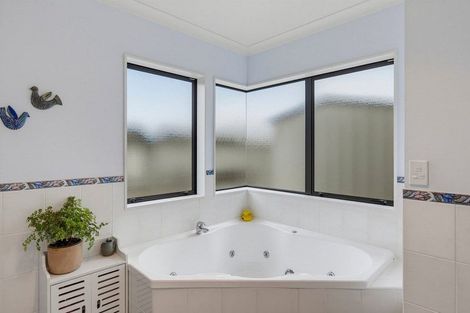 Photo of property in 166 Milne Drive, Paraparaumu, 5032