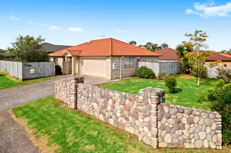 Photo of property in 2 Kathleen Reece Place, Waiuku, 2123