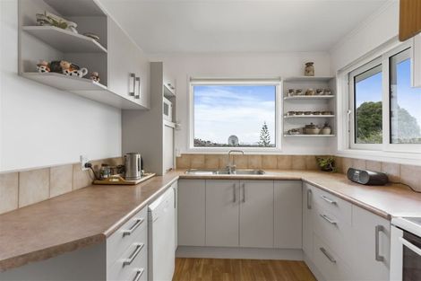 Photo of property in 42 Juniper Road, Sunnynook, Auckland, 0620