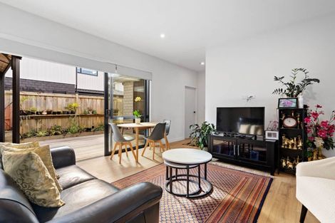 Photo of property in 12 Hava Place, Green Bay, Auckland, 0604