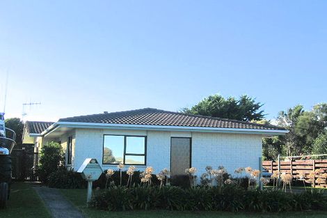 Photo of property in 36 Olive Terrace, Paraparaumu Beach, Paraparaumu, 5032