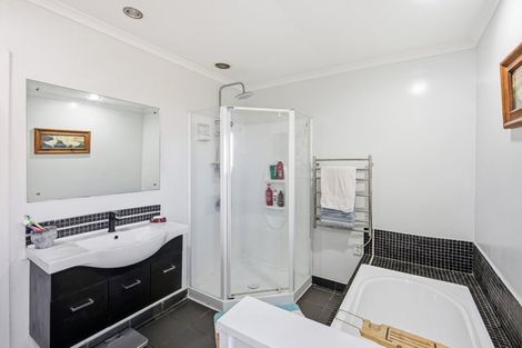 Photo of property in 17 Mortlake Street, Islington, Christchurch, 8042