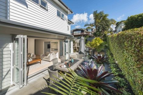 Photo of property in 3a Rossmore Terrace, Murrays Bay, Auckland, 0630