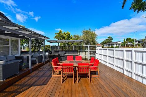 Photo of property in 2 Cheam Place, Pakuranga Heights, Auckland, 2010