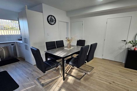 Photo of property in 12 Eileen Newey Place, Henderson, Auckland, 0612