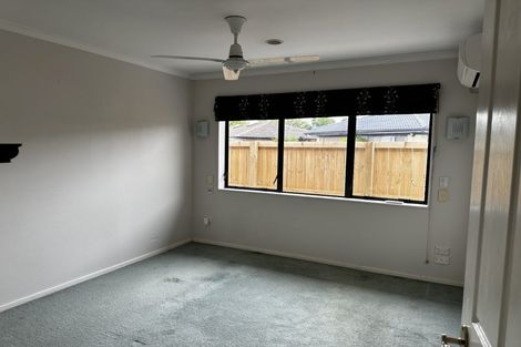 Photo of property in 1/47 Carnoustie Drive, Wattle Downs, Auckland, 2103