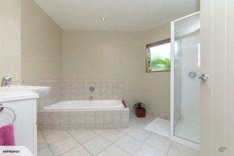 Photo of property in 14 Chamari Close, Titirangi, Auckland, 0604