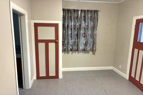 Photo of property in 48 Queens Drive, Lyall Bay, Wellington, 6022