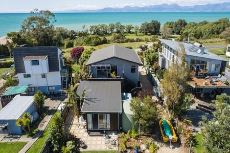 Photo of property in 10 Cliff Road, Tasman, Upper Moutere, 7173