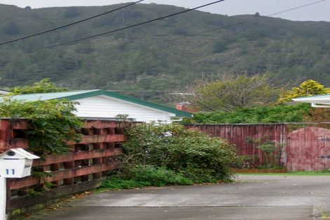 Photo of property in 11 Walker Grove, Stokes Valley, Lower Hutt, 5019