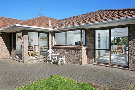 Photo of property in 52 Bob Charles Drive, Golflands, Auckland, 2013