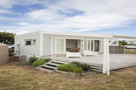 Photo of property in 82 Kahukura Avenue, Waitarere Beach, Levin, 5510