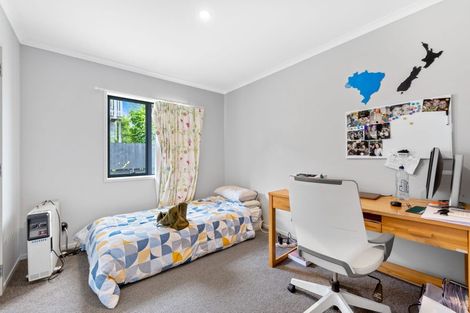 Photo of property in 5a Nielsen Place, Massey, Auckland, 0614