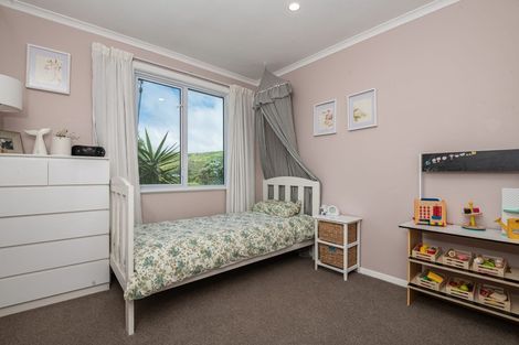 Photo of property in 8 Tui Terrace, Tawa, Wellington, 5028