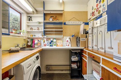 Photo of property in 81 Seaview Road, Paremata, Porirua, 5024