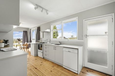 Photo of property in 897 East Coast Road, Northcross, Auckland, 0632