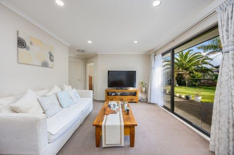 Photo of property in 6 Lough Derg Place, Pinehill, Auckland, 0632