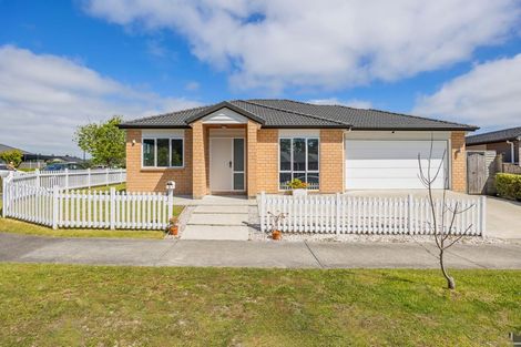 Photo of property in 3 Konoba Avenue, Kumeu, 0810