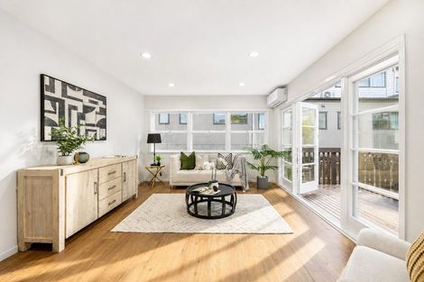 Photo of property in 9 Oteha Valley Road, Northcross, Auckland, 0632