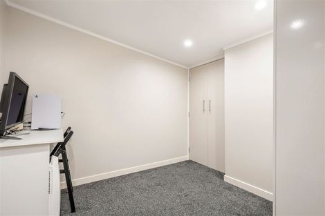 Photo of property in 6 Tawari Road, Henderson Valley, Auckland, 0612