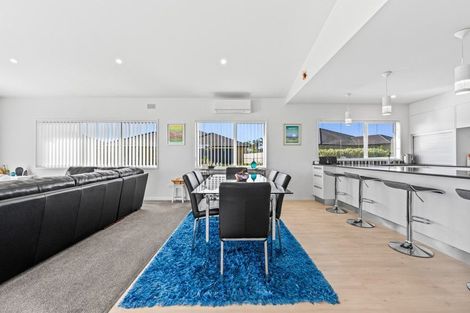 Photo of property in 9 Kamahi Place, One Tree Point, 0118