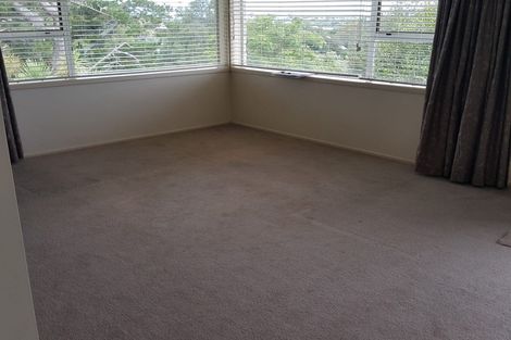 Photo of property in 2/2 Barker Rise, Northcross, Auckland, 0632