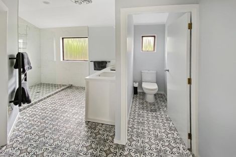 Photo of property in 29 Hebe Place, Birkenhead, Auckland, 0626