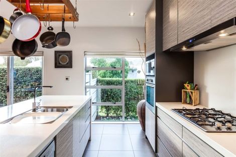 Photo of property in 16 Canyon Drive, Oteha, Auckland, 0632