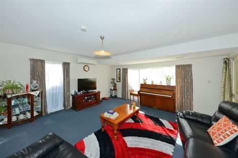 Photo of property in 70 Cutts Road, Russley, Christchurch, 8042