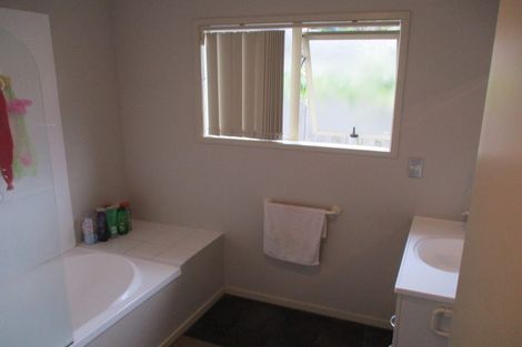 Photo of property in 20 Dovey Place, Massey, Auckland, 0614