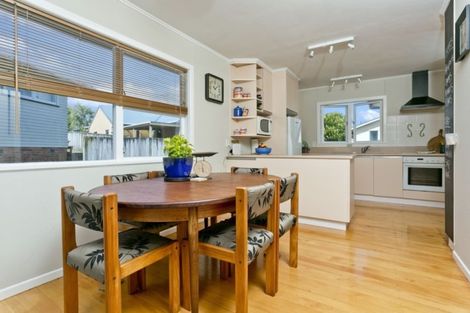 Photo of property in 6 Japonica Drive, Beach Haven, Auckland, 0626