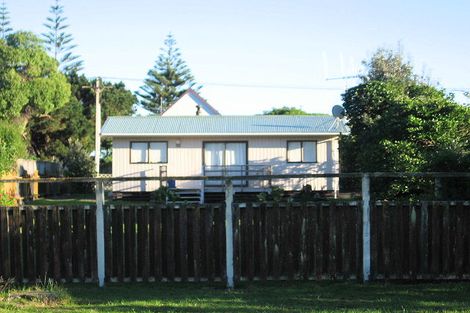 Photo of property in 11 The Avenue, Otaki Beach, Otaki, 5512