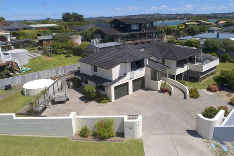 Photo of property in 6 Crown Road, Tindalls Beach, Whangaparaoa, 0930