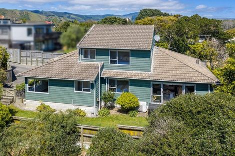 Photo of property in 131 Renown Road, Raumati South, Paraparaumu, 5032