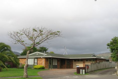 Photo of property in 20 Rosebank Grove, Waikanae, 5036