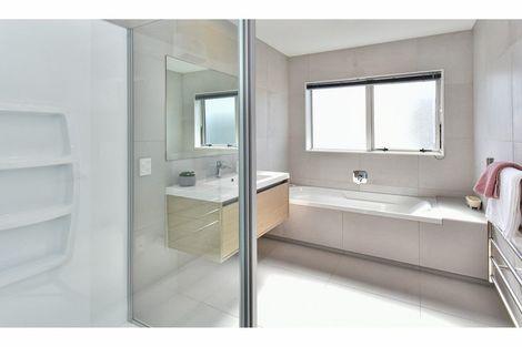 Photo of property in 7 Waituarua Drive, Takanini, 2112