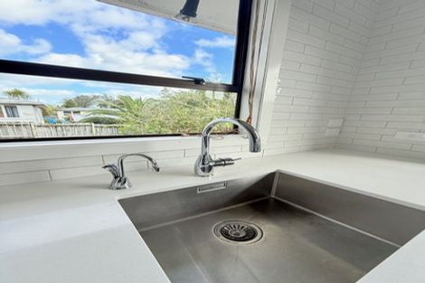 Photo of property in 12 Sherrybrooke Place, Sunnyvale, Auckland, 0612