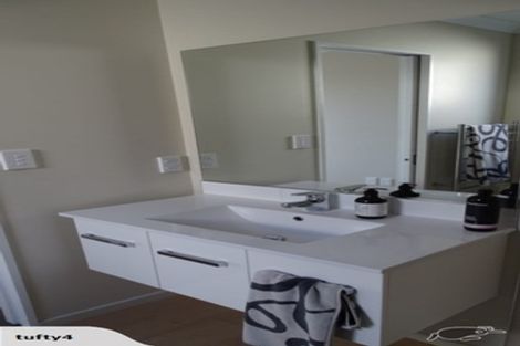 Photo of property in 28 Pounamu Place, Pegasus, 7612