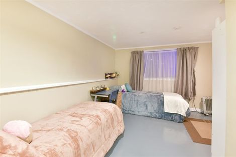 Photo of property in 76 Chivalry Road, Glenfield, Auckland, 0629