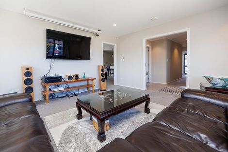 Photo of property in 42 Cyprus Place, Fitzherbert, Palmerston North, 4410