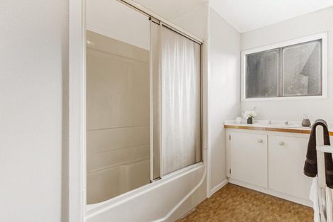 Photo of property in 1/3 Allington Road, Massey, Auckland, 0614