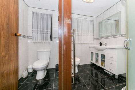 Photo of property in 84 Captain Scott Road, Glen Eden, Auckland, 0602