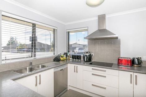 Photo of property in 12 Ruske Place, Grandview Heights, Hamilton, 3200