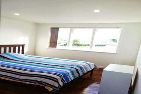 Photo of property in 42 Woodford Avenue, Henderson, Auckland, 0610