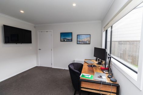 Photo of property in 41 Glanmire Road, Newlands, Wellington, 6037