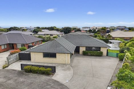 Photo of property in 1 William Noel Place, Waikanae Beach, Waikanae, 5036